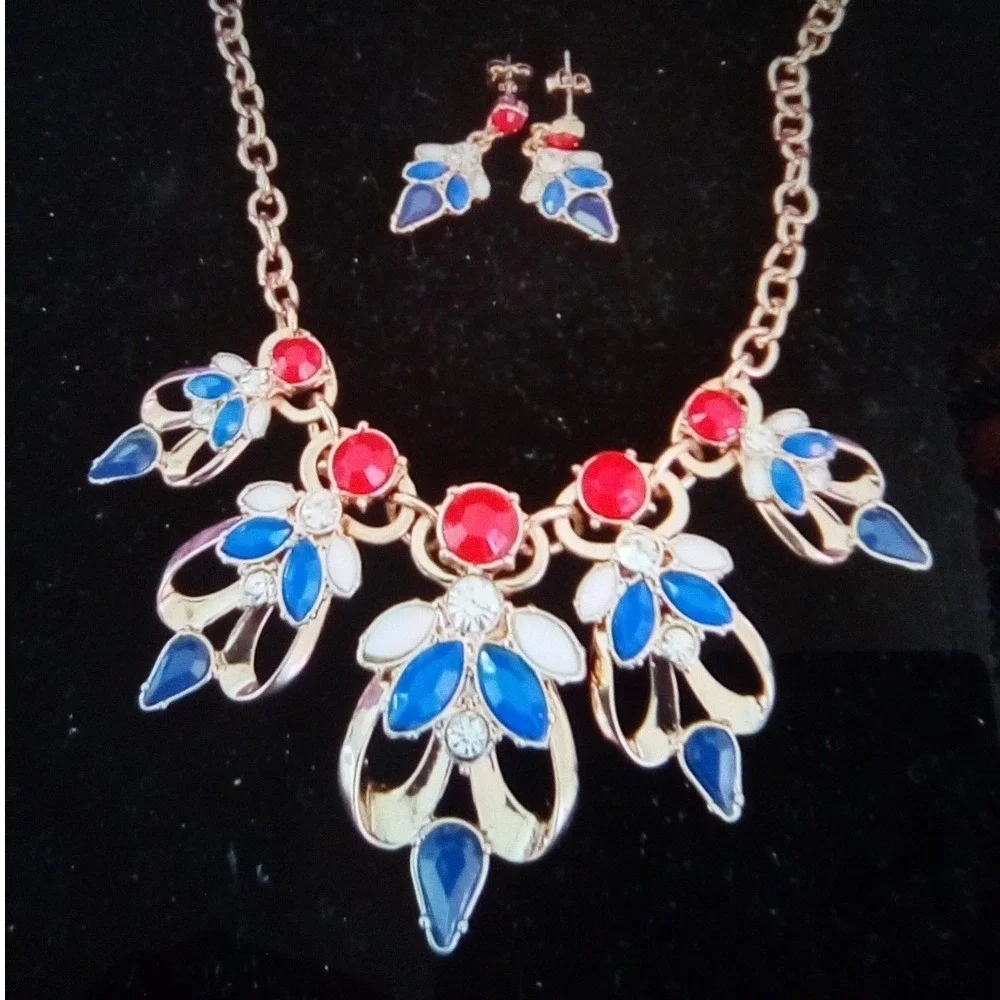 Red White Blue Statement Bib Necklace‎ and Earrings Set Gold Tone Floral Design